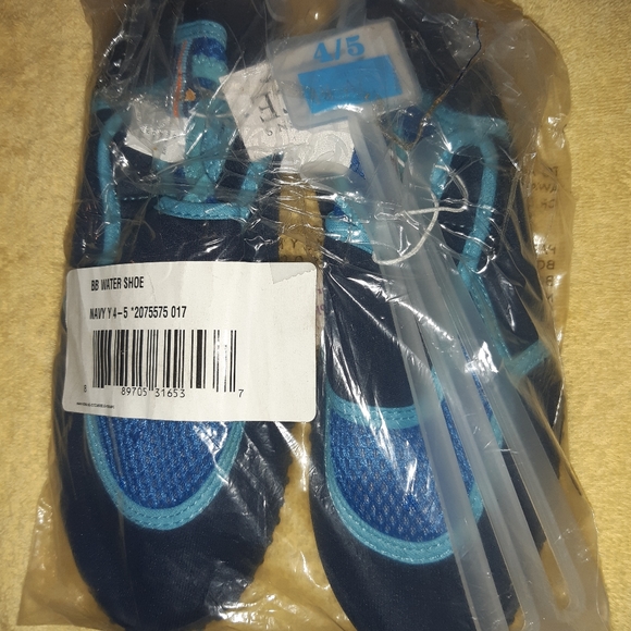 KIDS WATER SLIPPERS - Picture 1 of 3